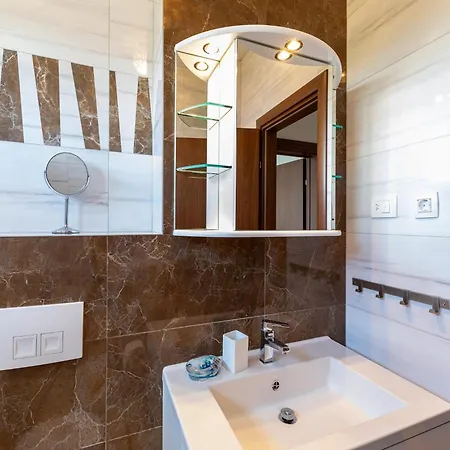 Daire Apartment In Split Near Ba Vice Beach, Cleaning Included *