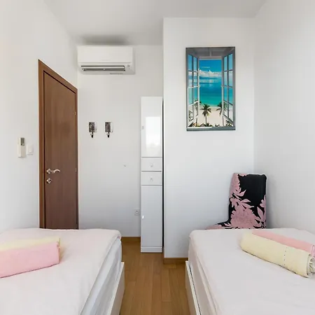 Apartment In Split Near Ba Vice Beach, Cleaning Included Daire