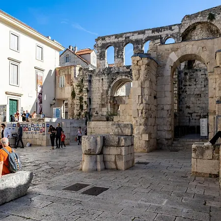 Daire Apartment In Split Near Ba Vice Beach, Cleaning Included Split